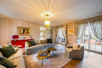 Modern 4-Bedroom Villa with Pool in Vabriga