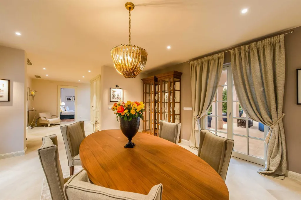 Modern 4-Bedroom Villa with Pool in Vabriga