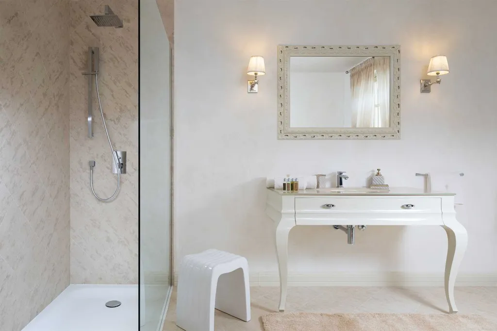 Spacious Designer Villa with Pool in Vabriga