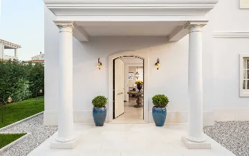 Spacious Designer Villa with Pool in Vabriga