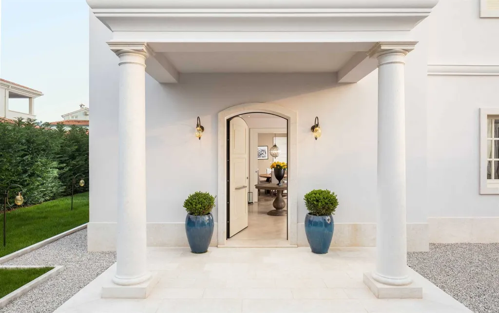 Spacious Designer Villa with Pool in Vabriga