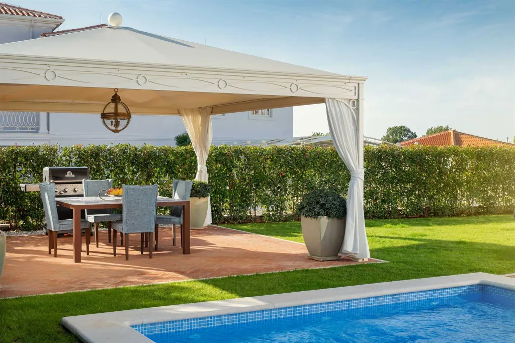 Spacious Designer Villa with Pool in Vabriga