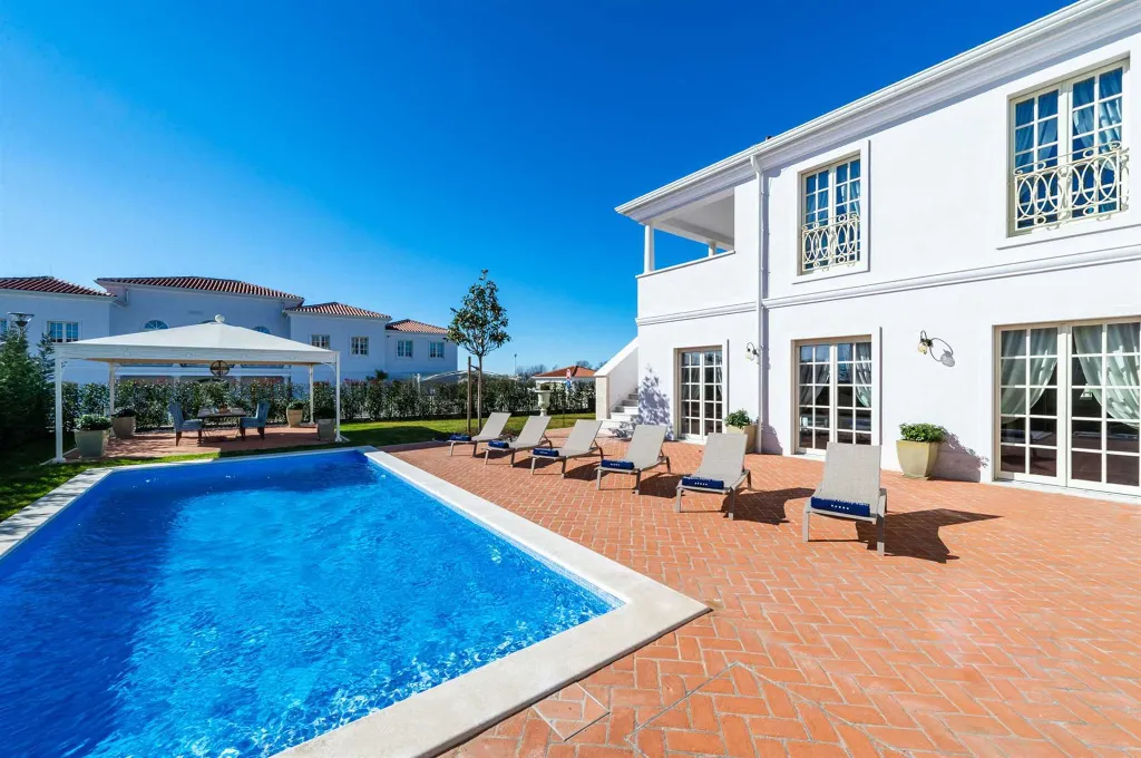 Spacious Designer Villa with Pool in Vabriga