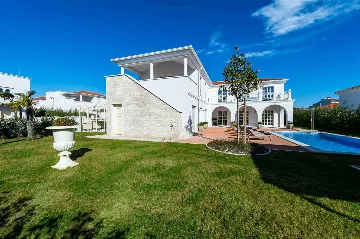 Spacious Designer Villa with Pool in Vabriga