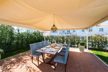 Spacious Designer Villa with Pool in Vabriga