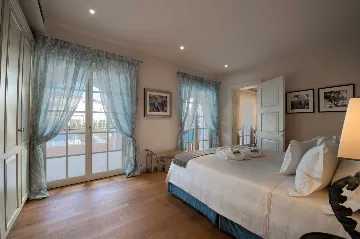 Spacious Designer Villa with Pool in Vabriga