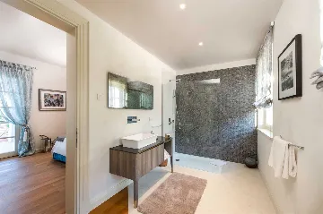 Spacious Designer Villa with Pool in Vabriga