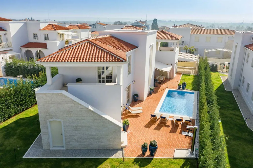 Contemporary Villa with Pool in Vabriga