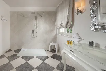 Contemporary Villa with Pool in Vabriga