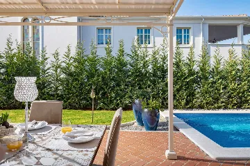 Contemporary Villa with Pool in Vabriga