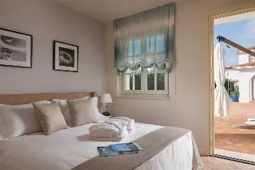 Spacious Villa Retreat with Pool near Vabriga