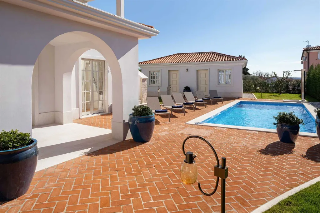 Spacious Villa Retreat with Pool near Vabriga
