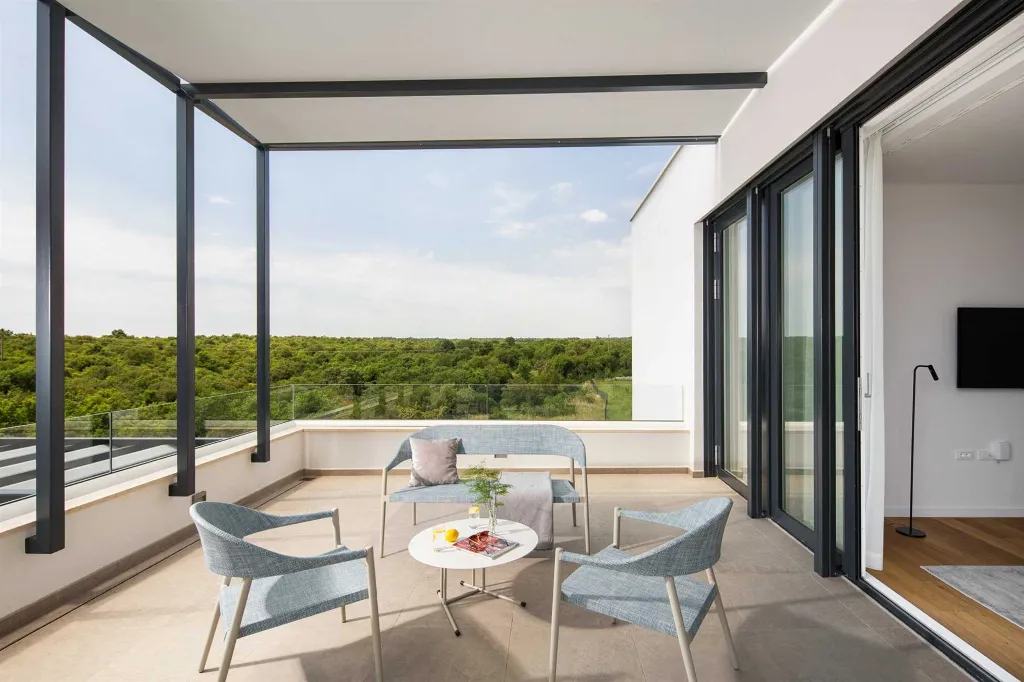 Modern Villa with Indoor and Outdoor Pools in Bale