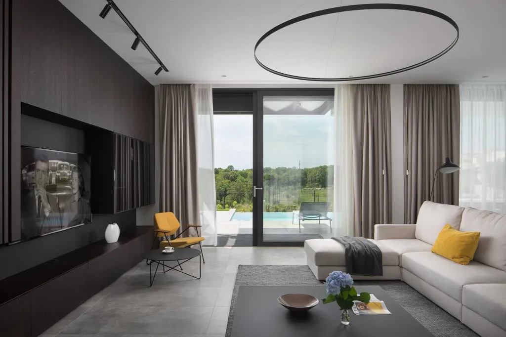 Modern Villa with Indoor and Outdoor Pools in Bale