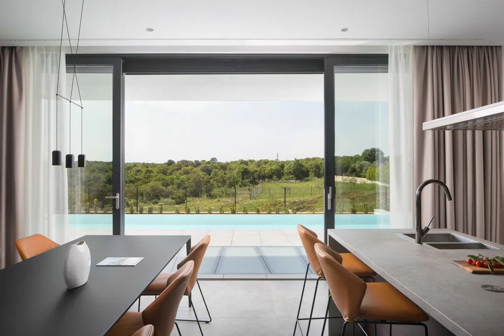 Modern Villa with Indoor and Outdoor Pools in Bale