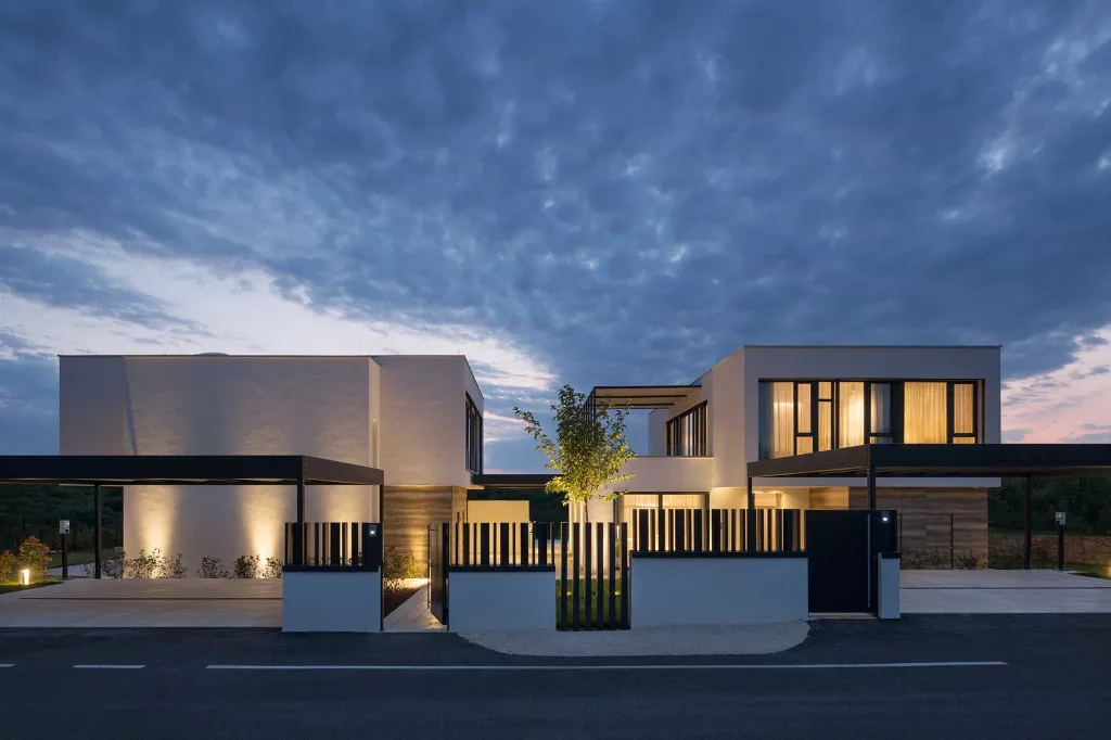 Modern Villa with Indoor and Outdoor Pools in Bale