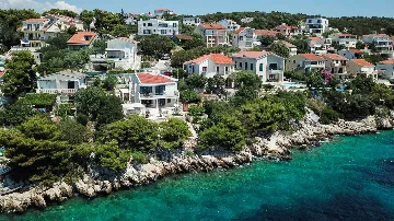 Contemporary Beachfront Villa with Sea Access in Okrug Donji