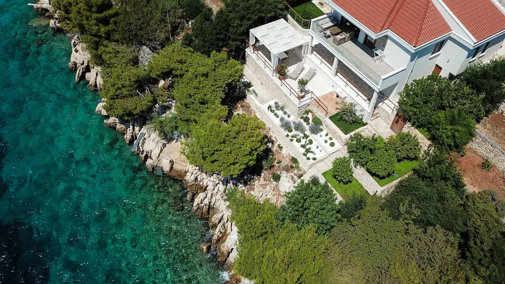 Contemporary Beachfront Villa with Sea Access in Okrug Donji