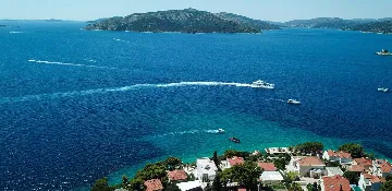 Contemporary Beachfront Villa with Sea Access in Okrug Donji