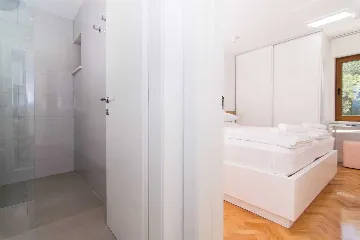 Contemporary Beachfront Villa with Sea Access in Okrug Donji