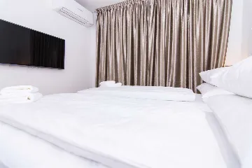 Contemporary Beachfront Villa with Sea Access in Okrug Donji