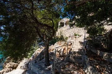 Contemporary Beachfront Villa with Sea Access in Okrug Donji