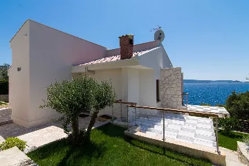 Contemporary Beachfront Villa with Sea Access in Okrug Donji