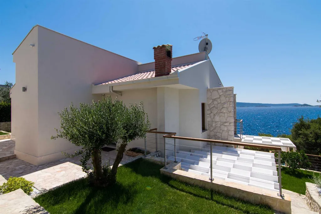 Contemporary Beachfront Villa with Sea Access in Okrug Donji