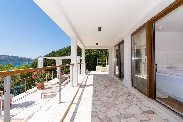Contemporary Beachfront Villa with Sea Access in Okrug Donji