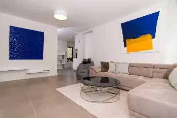 Contemporary Beachfront Villa with Sea Access in Okrug Donji