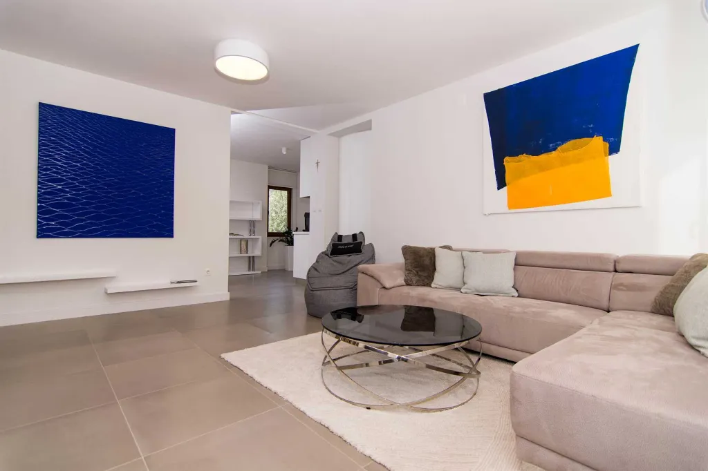 Contemporary Beachfront Villa with Sea Access in Okrug Donji