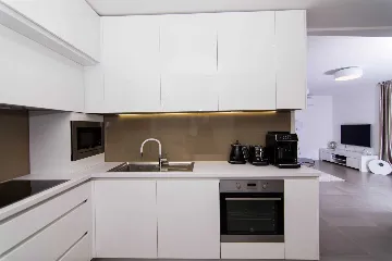 Contemporary Beachfront Villa with Sea Access in Okrug Donji