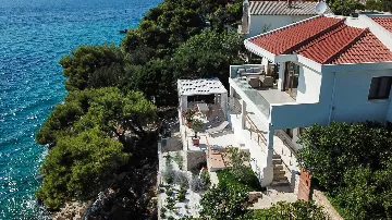 Contemporary Beachfront Villa with Sea Access in Okrug Donji