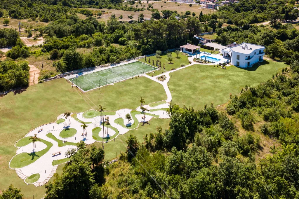 Spacious Private Villa with Pool in Svetvinčenat