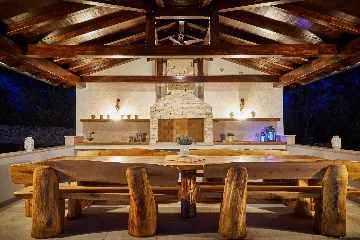 Spacious Private Villa with Pool in Svetvinčenat