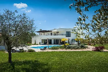 Spacious Private Villa with Pool in Svetvinčenat