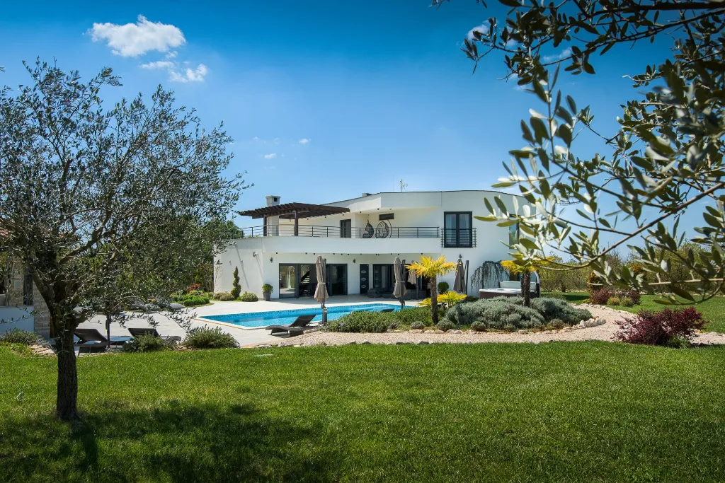 Spacious Private Villa with Pool in Svetvinčenat