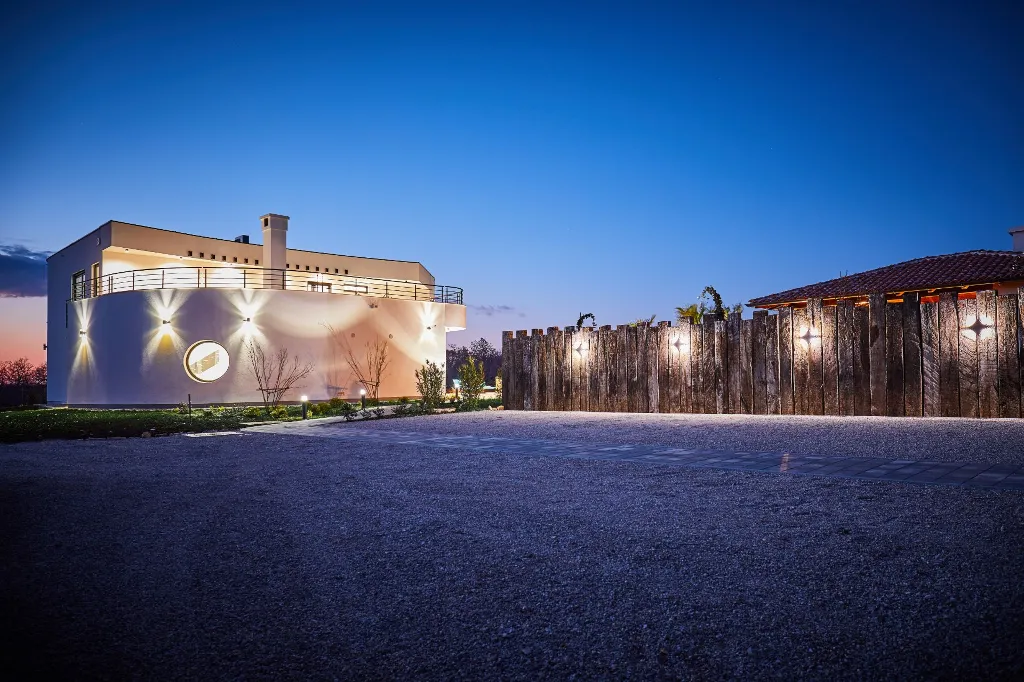 Spacious Private Villa with Pool in Svetvinčenat