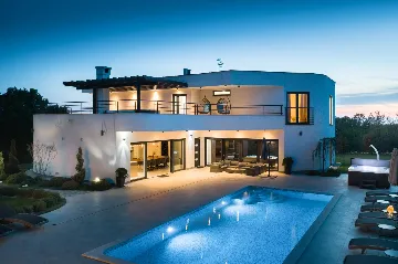 Spacious Private Villa with Pool in Svetvinčenat