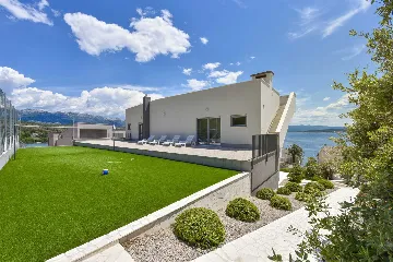 Modern 4-Bedroom Villa with Heated Pool in Posedarje