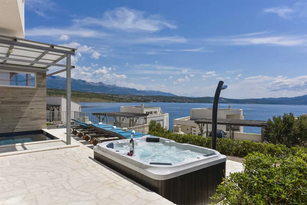 Modern 4-Bedroom Villa with Heated Pool in Posedarje