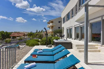 Modern 4-Bedroom Villa with Heated Pool in Posedarje