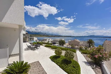 Modern 4-Bedroom Villa with Heated Pool in Posedarje