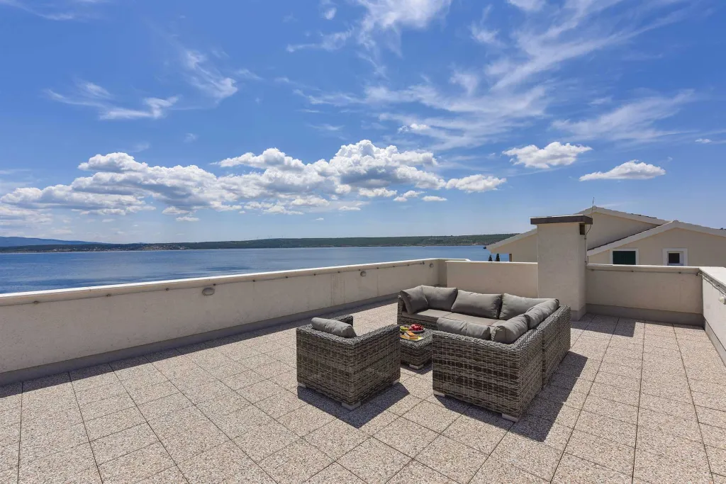 Modern 4-Bedroom Villa with Heated Pool in Posedarje