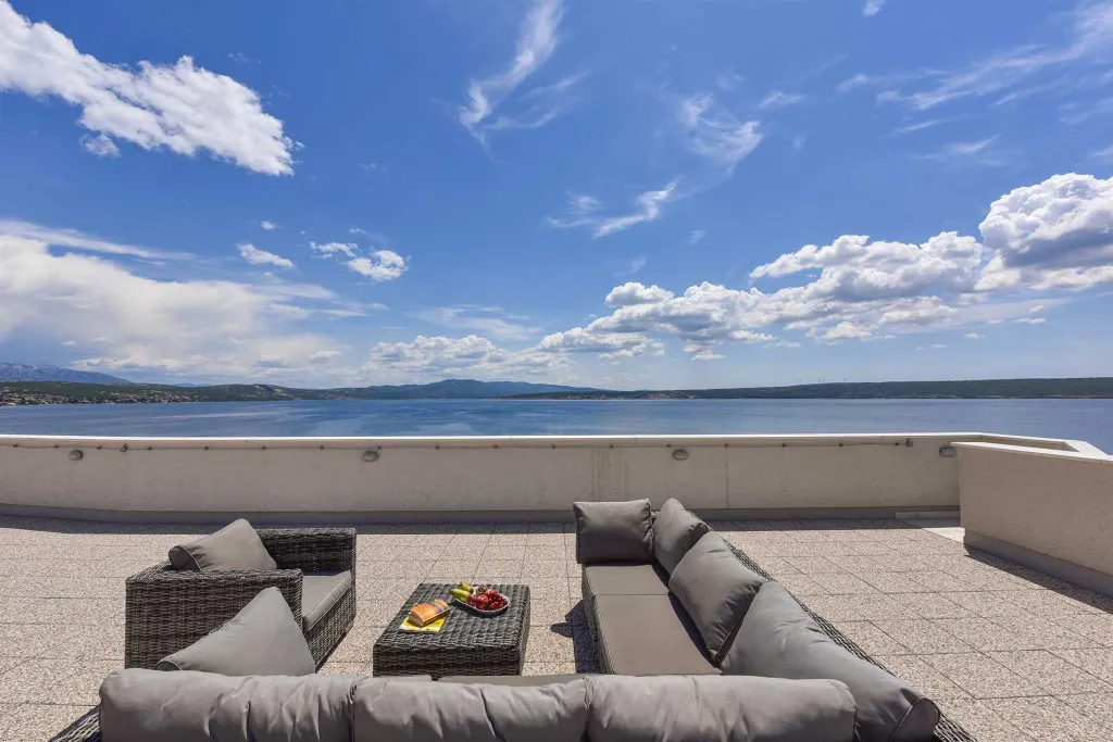 Modern 4-Bedroom Villa with Heated Pool in Posedarje
