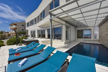 Modern 4-Bedroom Villa with Heated Pool in Posedarje