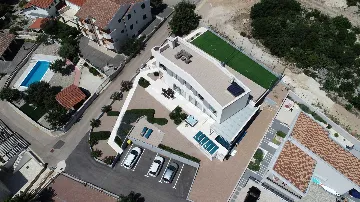 Modern 4-Bedroom Villa with Heated Pool in Posedarje