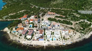 Modern 4-Bedroom Villa with Heated Pool in Posedarje