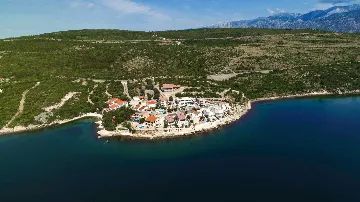 Modern 4-Bedroom Villa with Heated Pool in Posedarje