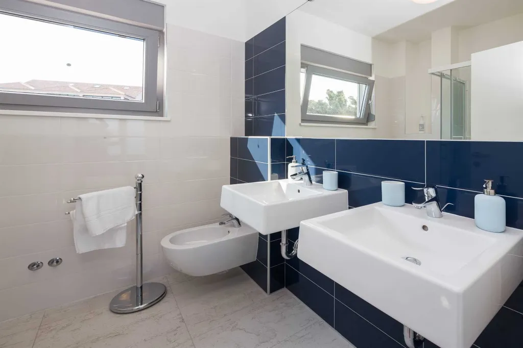 Modern 4-Bedroom Villa with Heated Pool in Posedarje